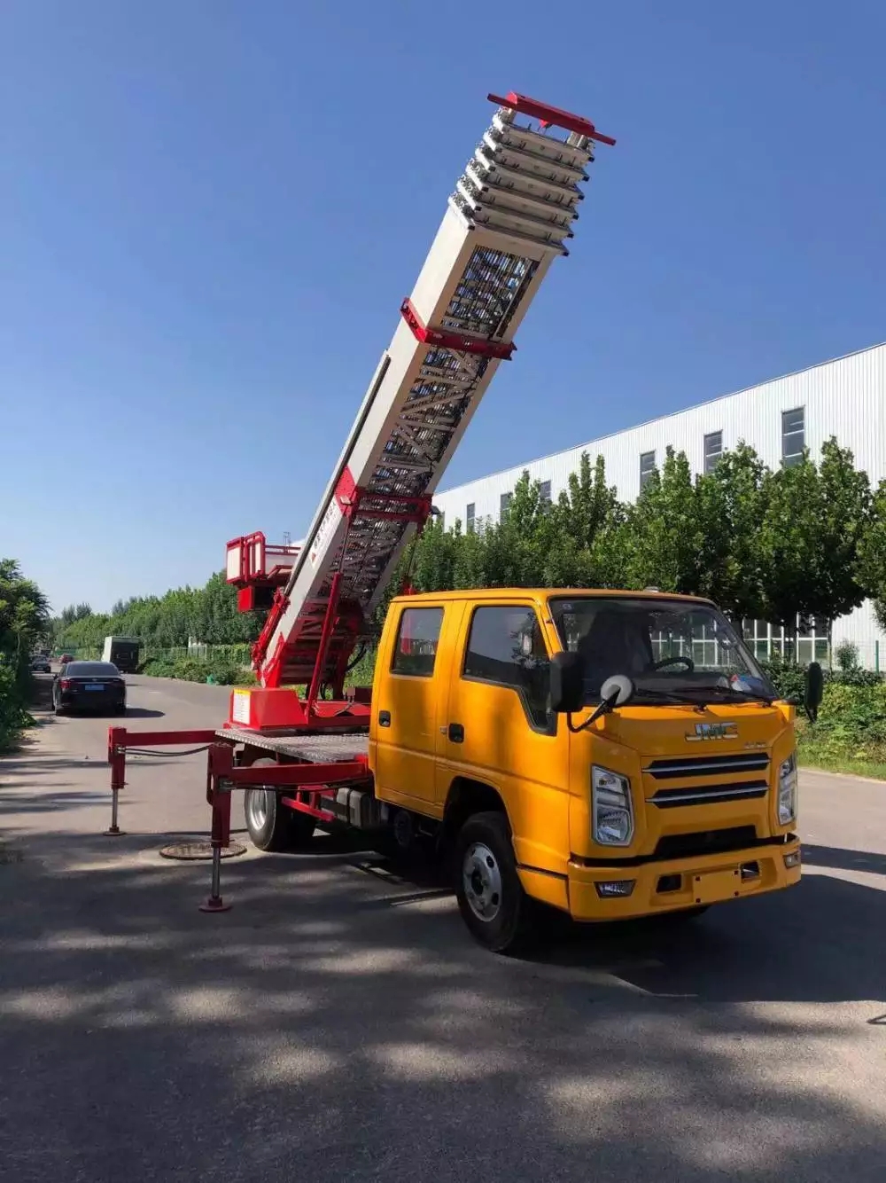 石台县附近的云梯车出租服务：轻松解决高空作业需求