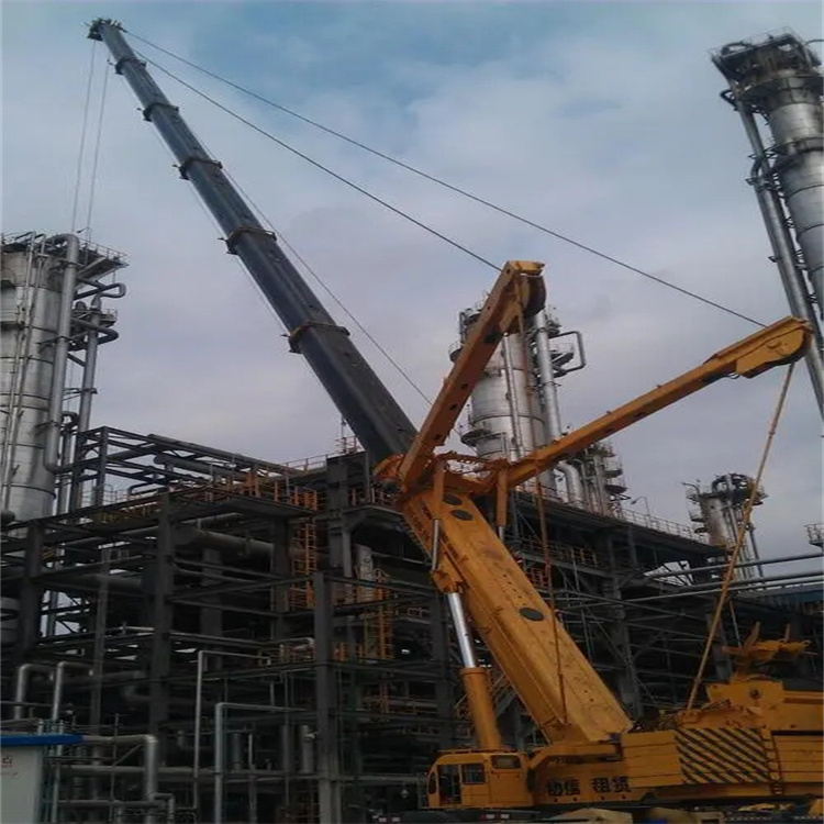 石台县厂房钢结构吊装租赁多少吨吊车合适？