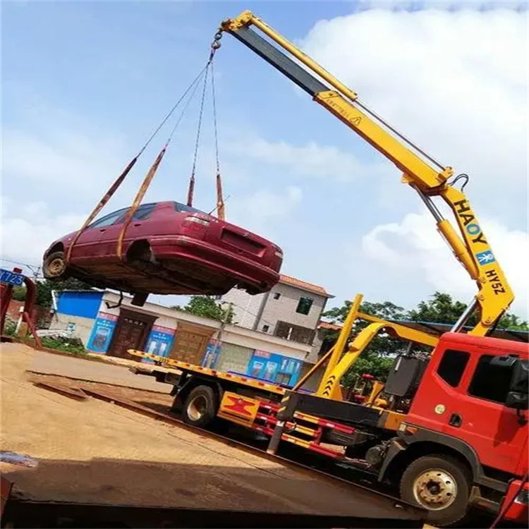 石台县吊车吊汽车的正确方法